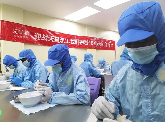 疫情订单不降反增 艾尚燕马来西亚燕窝挑毛工双11薪水比公务员高2倍
