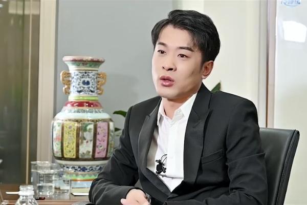 辛巴燕窝事件再发酵，被立案调查后面临15年，90度鞠躬也没用