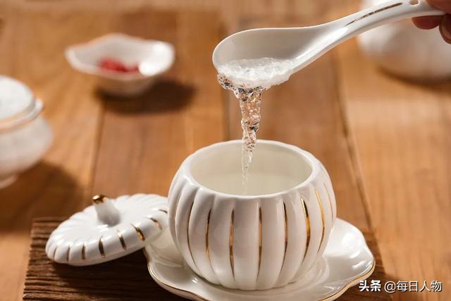 祛火、助眠、美容，这一届年轻人有多焦虑，燕窝就卖得有多疯狂
