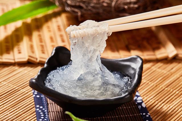 与这些国家的奇葩美食相比，燕窝可真是一股清流