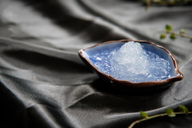 小心窝燕窝：超简单的冰糖燕窝做法，一看就会